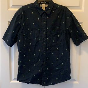 Men’s H&M Dark Blue Pattern Button Dow T-Shirt - L